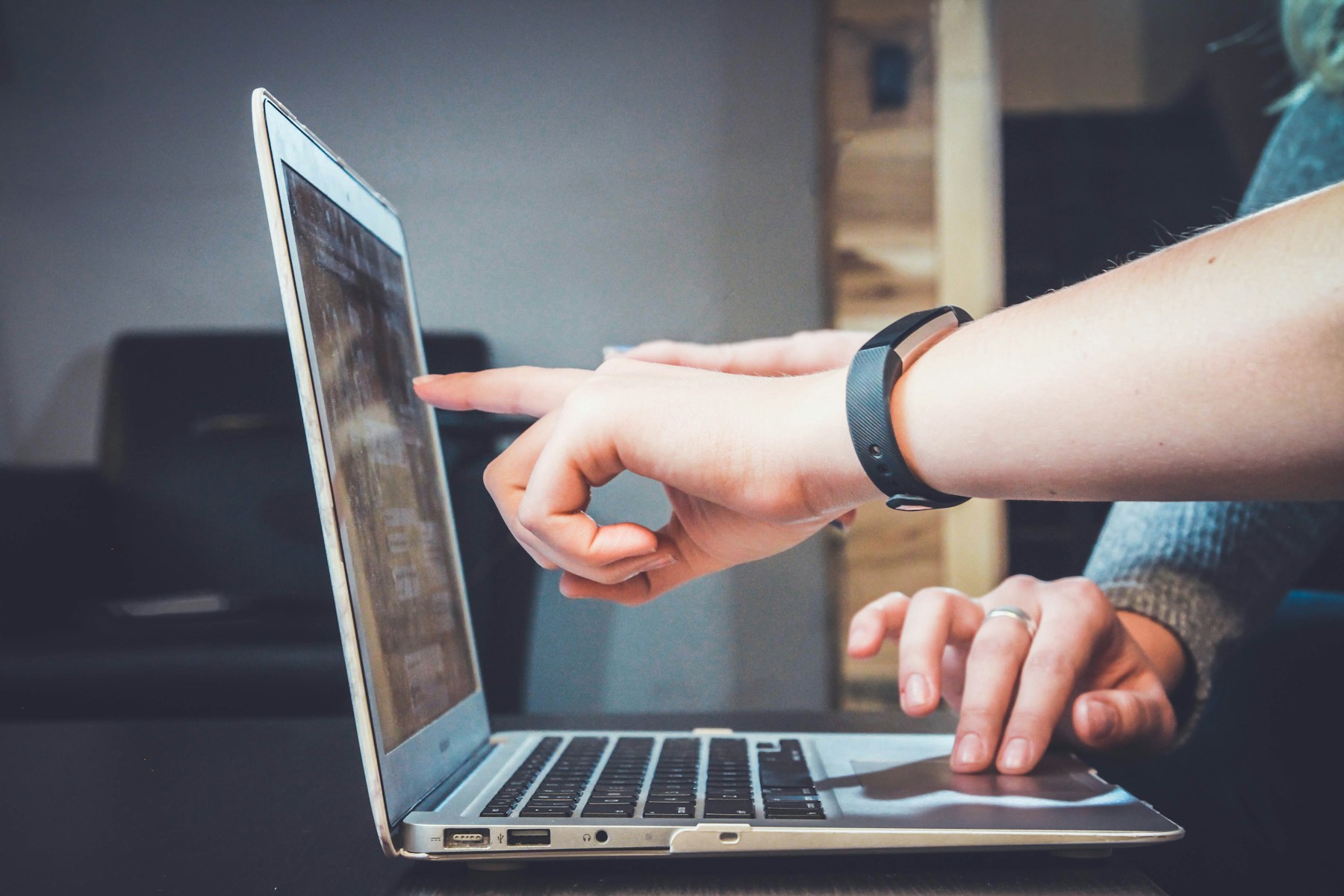 Technical support specialist helping a customer on a laptop